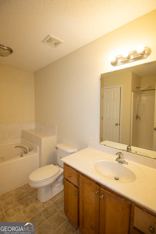 Building Photo - 2309 Oak Ridge Ln