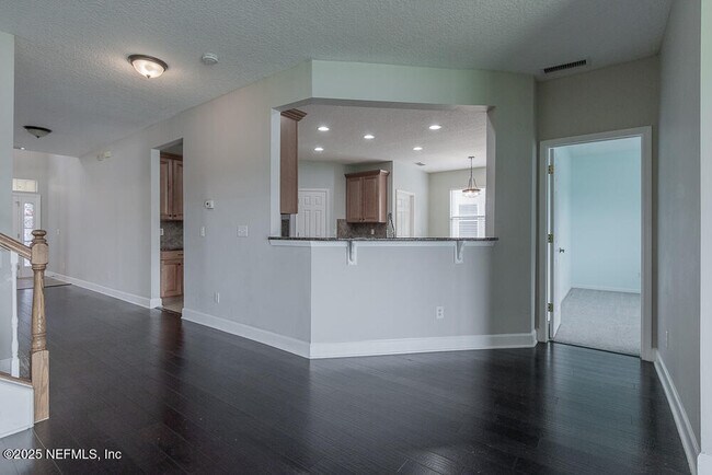 Building Photo - 608 Spruce Creek Rd