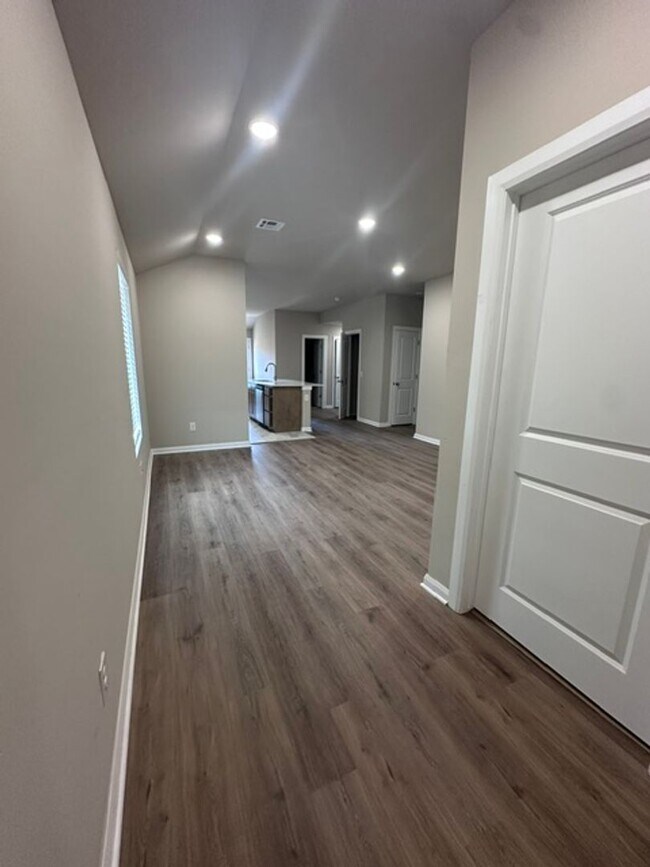 Building Photo - FIRST MONTH FREE! NEW HOME!