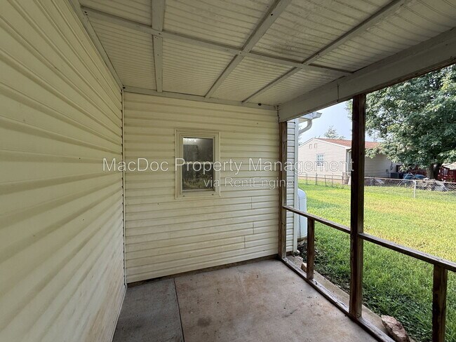 Building Photo - 209 Hamilton St