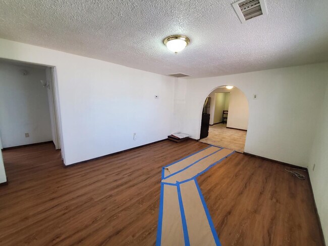 Building Photo - 515 S O'Leary St