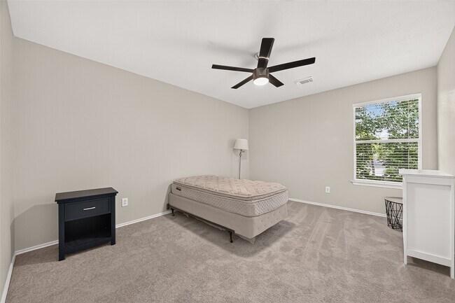 Building Photo - 202 N Vesper Bend Cir