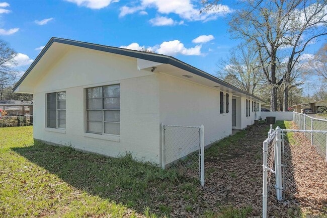 Building Photo - 1455 Marilyn Dr