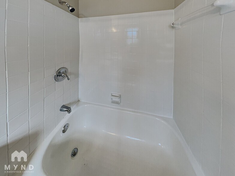 Building Photo - 5685 Burnette Cove