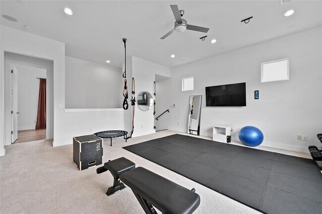 Building Photo - 5904 Florencia Ln