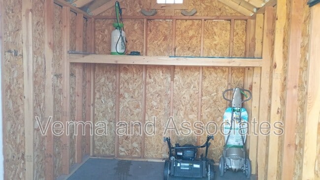 Building Photo - 1610 Sweetbriar Way