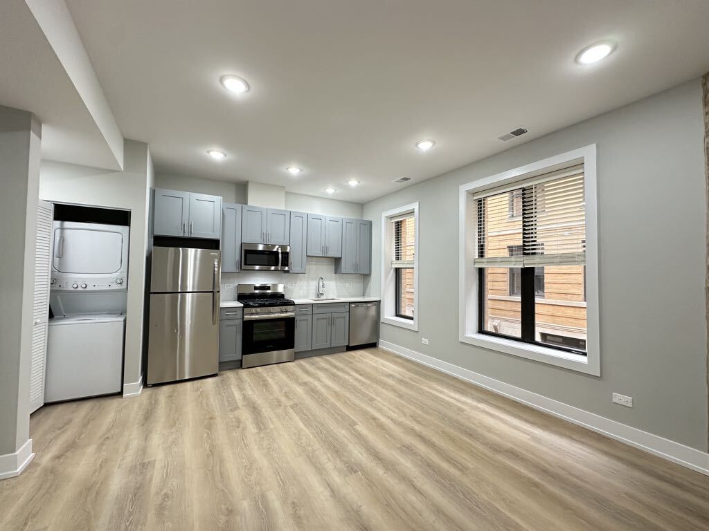 Building Photo - 451 W Belden Ave