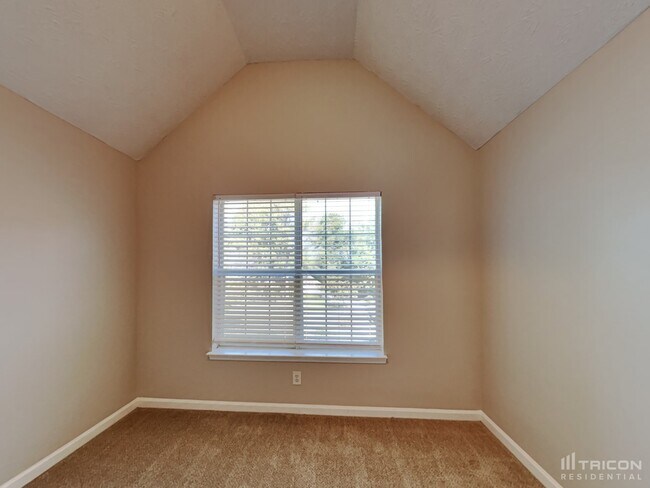 Building Photo - 150 Woodlake Dr