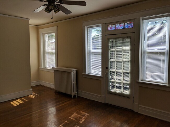 Building Photo - 118 S Colonial Ave