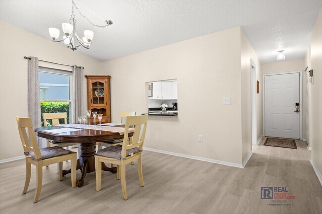 Building Photo - Charming 2BR/2BA Sarasota Retreat Near UTC - Annual Lease
