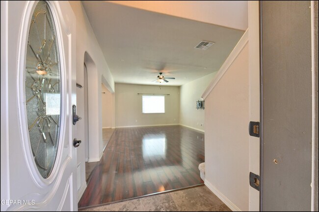 Building Photo - 7528 Wolf Creek Dr