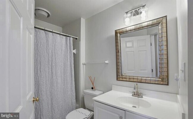 Building Photo - 2054 Madrillon Rd