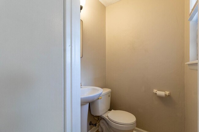 Building Photo - Spacious 3BD/1.BTH Home in Spencer