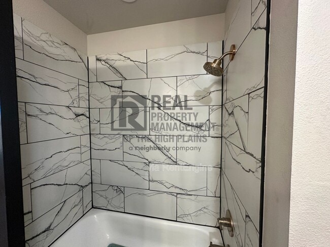 Building Photo - 4780 Clive -