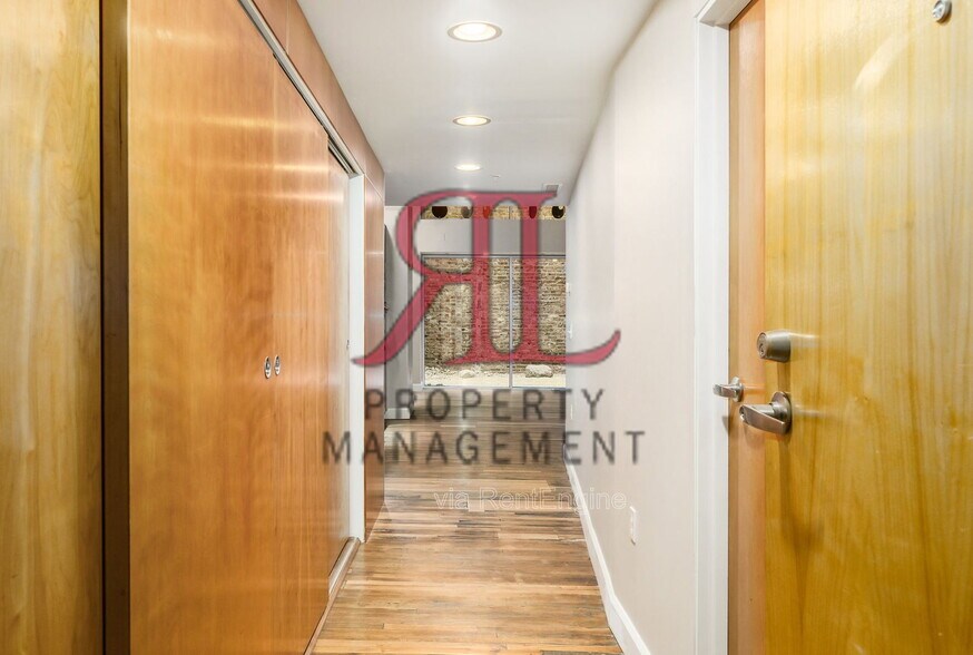 Building Photo - 106 N High St