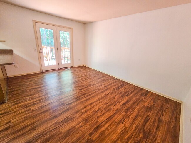 Building Photo - Fantastic 3br TownHome in highly sought Silver Spring Neighborhood - Available NOW!