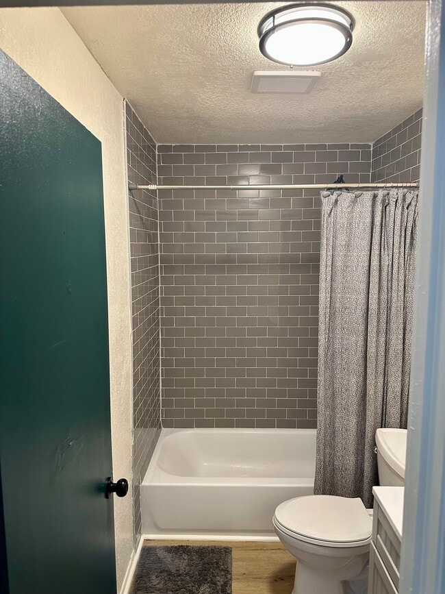 Building Photo - 1802 W House St