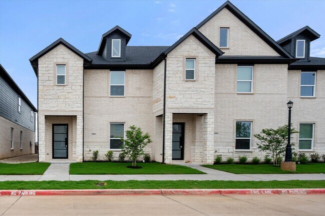 Building Photo - Brand New Luxury Townhouse in West Arlington
