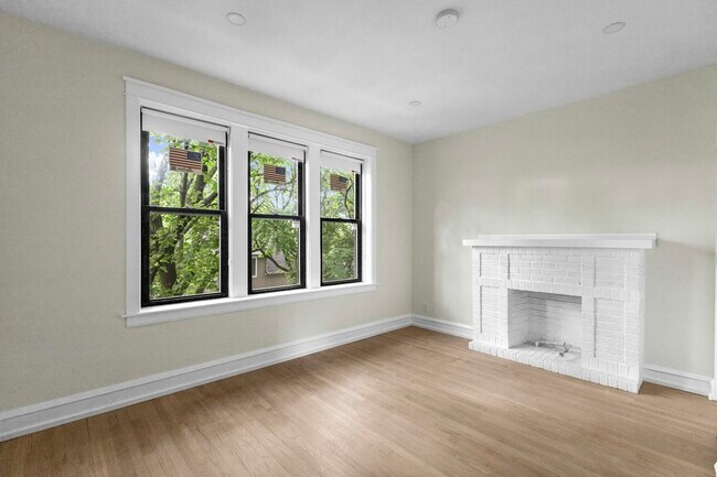 Building Photo - 4636 N Hamilton Ave