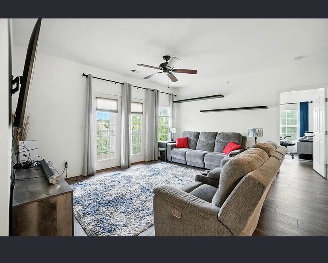 Building Photo - 961 Mistflower Ln