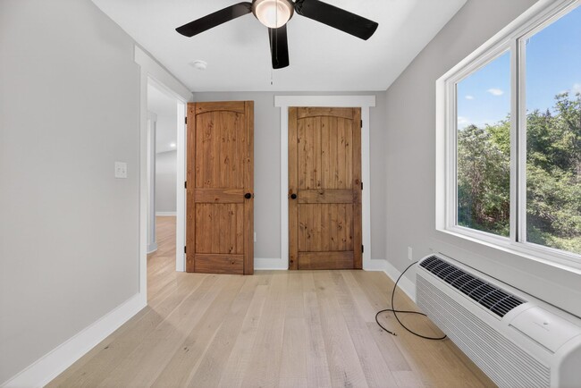 Building Photo - Beautifully Renovated Home in Southside – Prime Location!