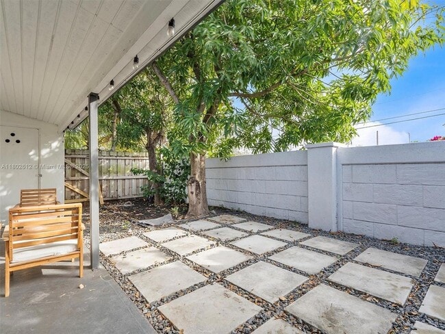 Building Photo - 300 SW 23rd St