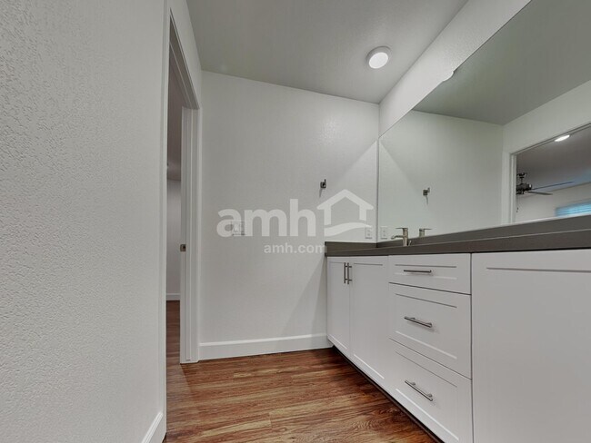 Building Photo - 3324 Blodwen St