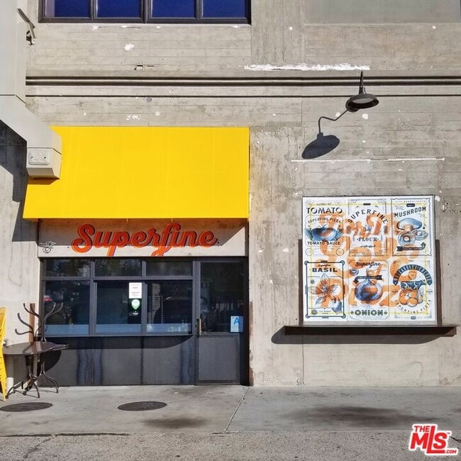 Building Photo - 460 S Spring St