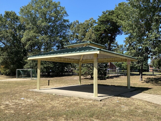 Building Photo - 928 Bellows Ave