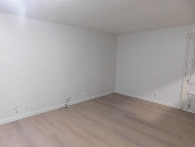 Building Photo - Beautiful 3 Bedroom 1 Bath Home