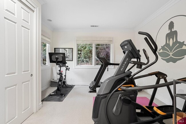 Building Photo - 10 Idlewood Rd