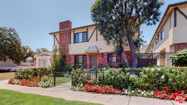 Primary Photo - 1833 Manning Ave