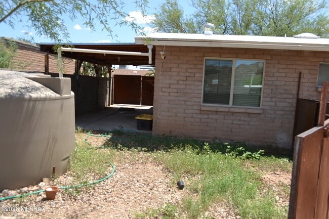 Building Photo - 3270 W Capistrano Rd
