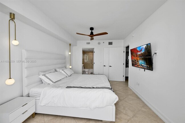 Building Photo - 1830 S Ocean Dr