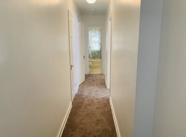 Building Photo - Charming 2-Bed side by side Duplex on Grand Ave S #2