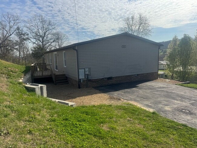 Building Photo - 3 Bedroom 2 Bathroom Home in Kingsport, TN