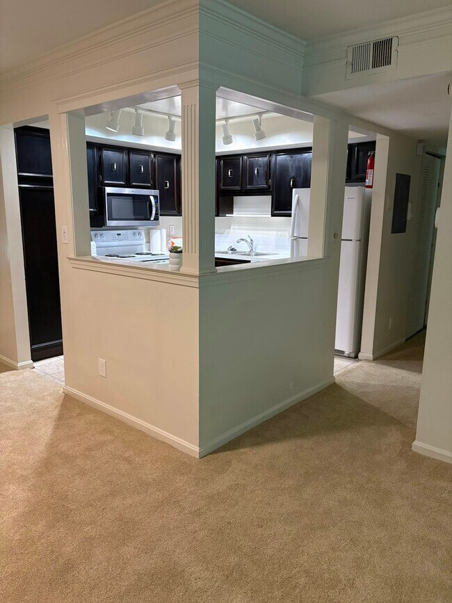 Building Photo - 509 Highwood Dr