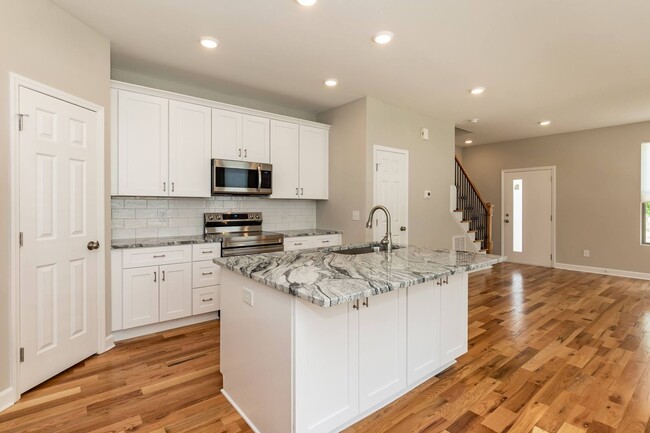 Building Photo - LIKE NEW THREE BEDROOM HOME!