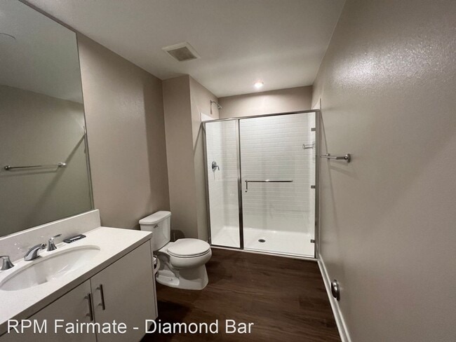 Building Photo - Four Levels of Modern Luxury Living in Ana...