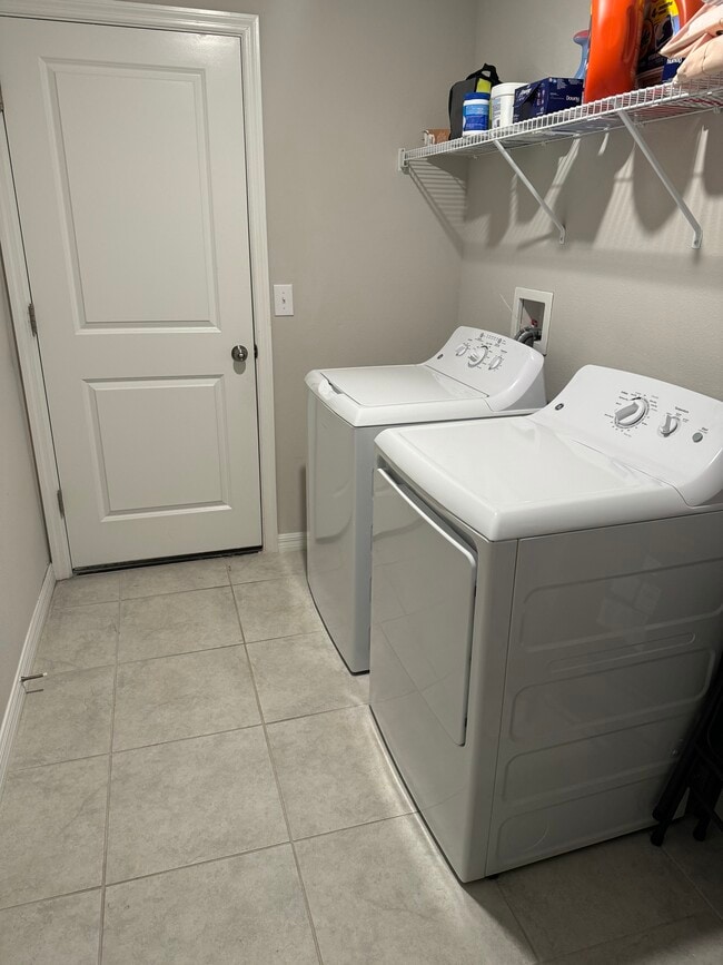 Building Photo - 10359 Scarlet Skimmer Dr