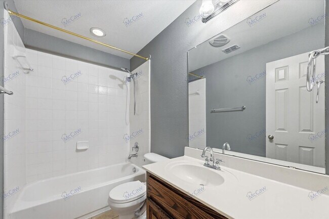 Building Photo - 1021 Ellis Way