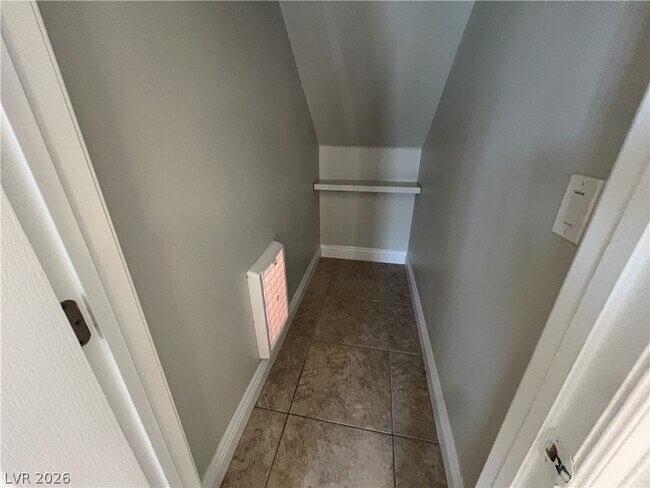 Building Photo - 9460 Glendora Valley St