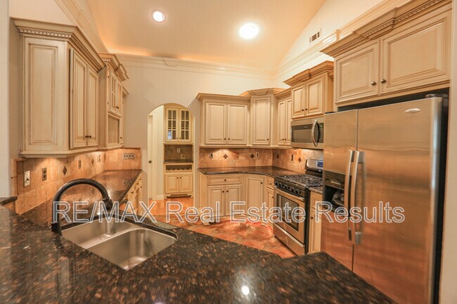 Building Photo - 3505 SW Cranbrook Ave