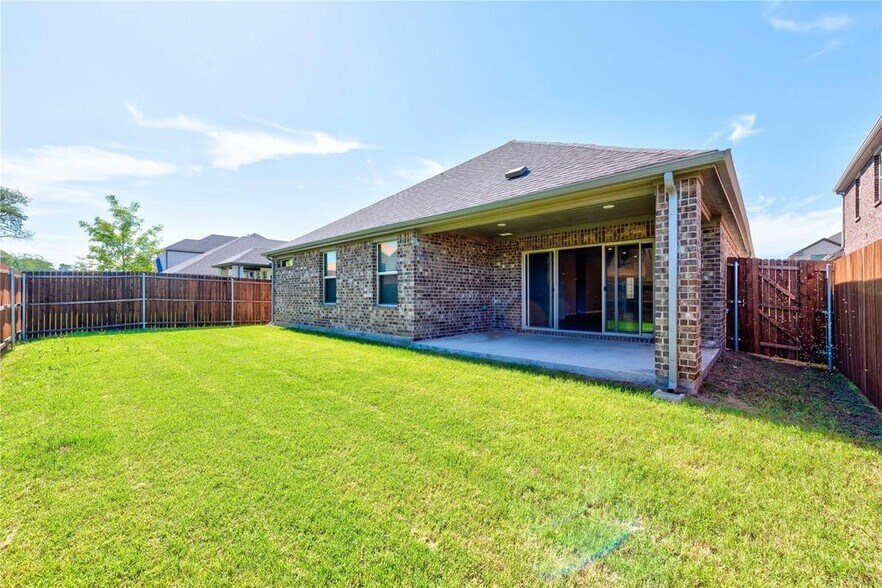 Backyard with patio - 1109 Birchwood Ln