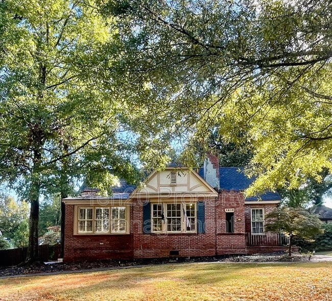 Primary Photo - 1818 Slade Dr