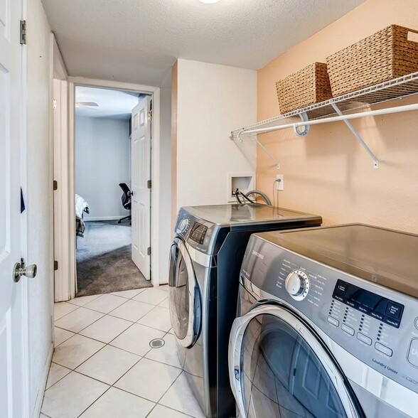 Building Photo - 504 S Laredo Cir