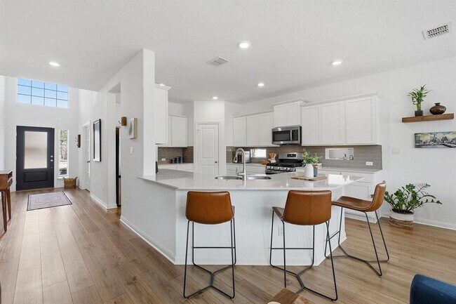 Building Photo - 209 Zamora Xing