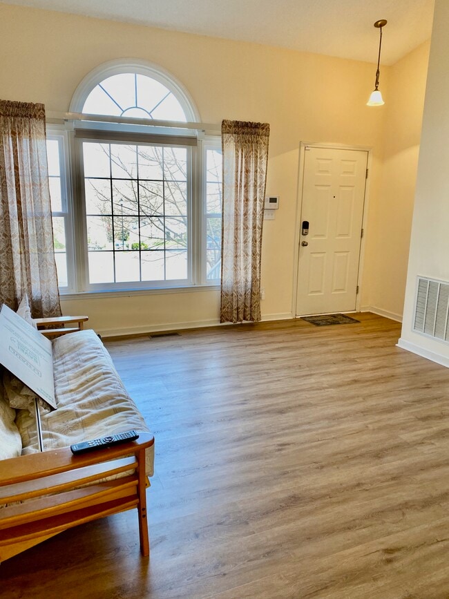 Living room - 137 Skipwyth Cir