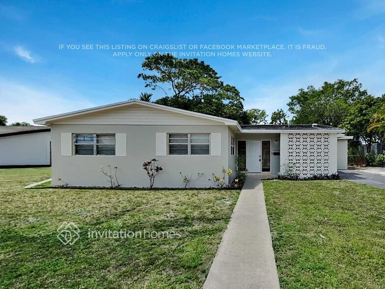 Building Photo - 1270 NW 196th St