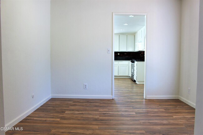 Building Photo - 1909 Bardet Pl